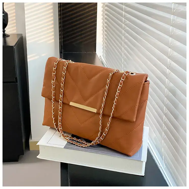 White Quilted Shoulder Bag for Women Autumn Winter 2023 — feature 1