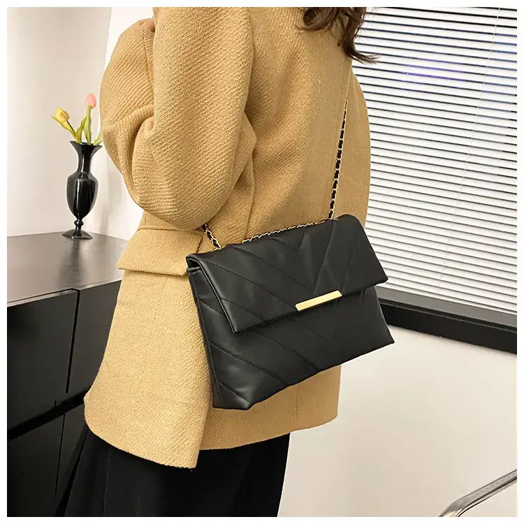 White Quilted Shoulder Bag for Women Autumn Winter 2023 — feature 11