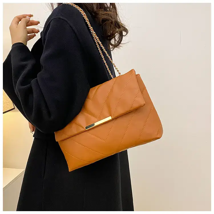 White Quilted Shoulder Bag for Women Autumn Winter 2023 — feature 12