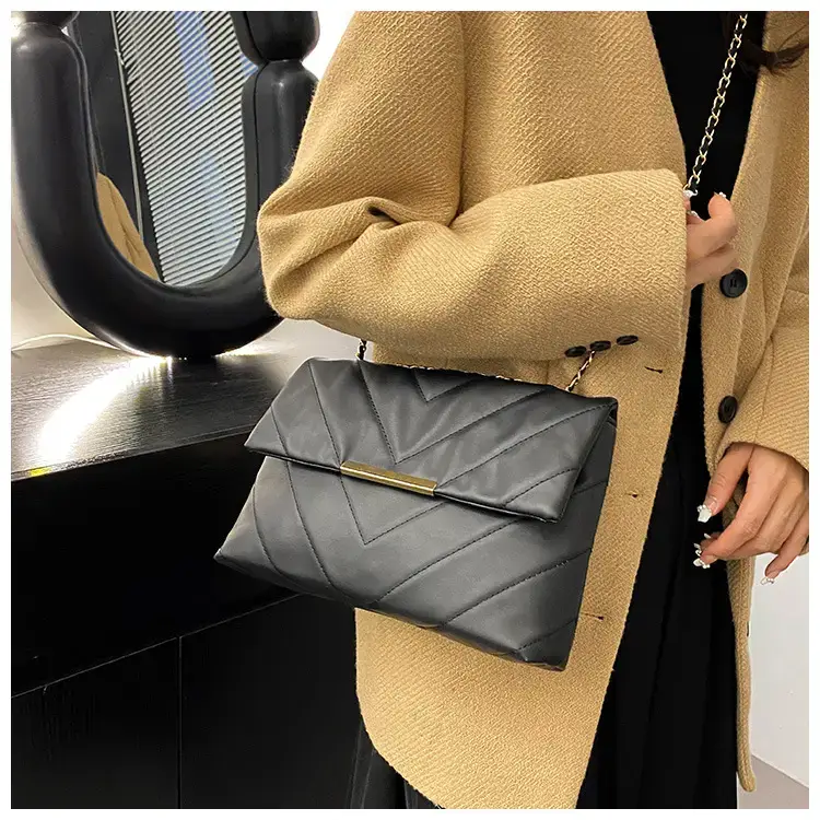 White Quilted Shoulder Bag for Women Autumn Winter 2023 — feature 5