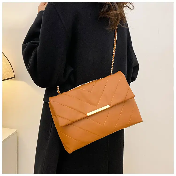 White Quilted Shoulder Bag for Women Autumn Winter 2023 - Image 4