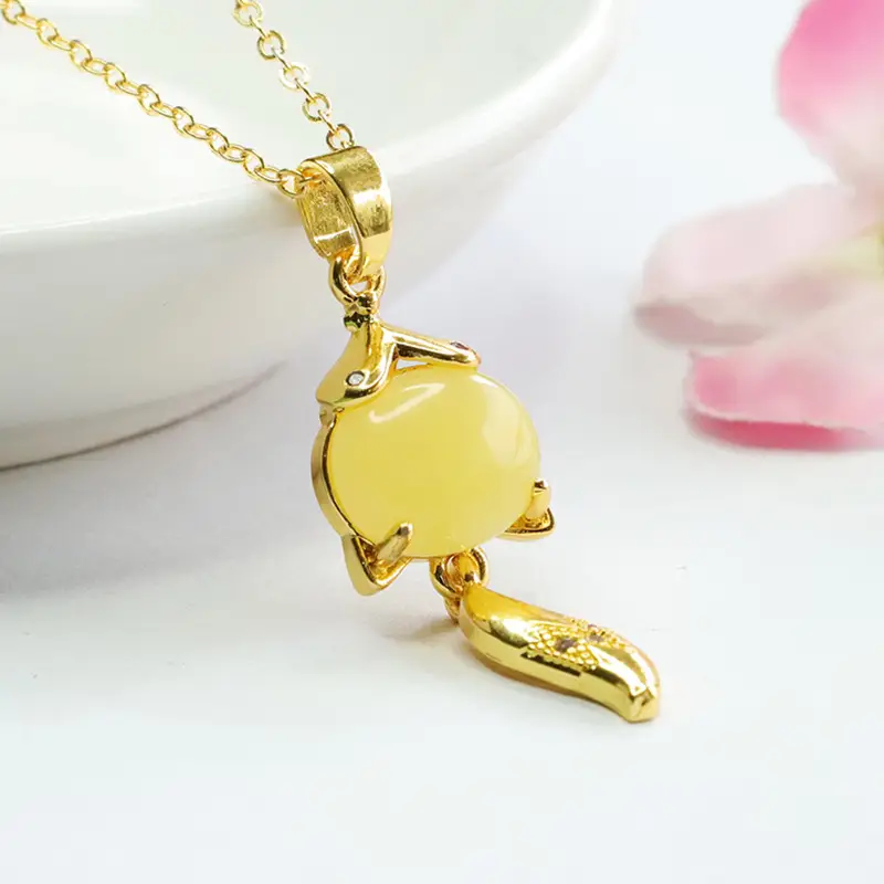 Natural Amber Fox Pendant Necklace Ethnic Gold — feature 7