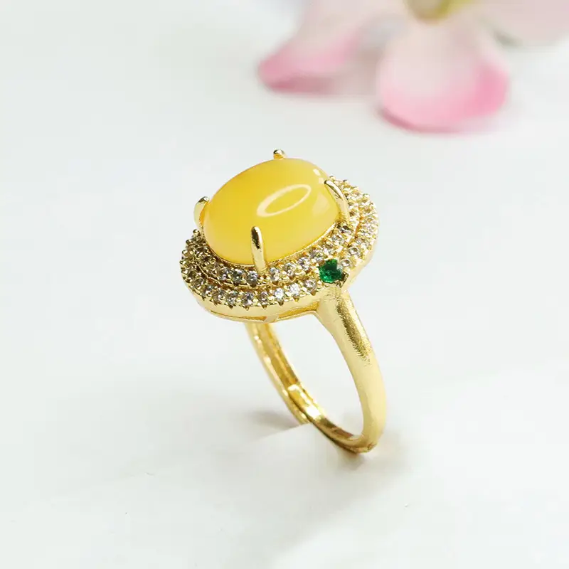Guan Yu Natural Amber Ring with Green Stones — feature 9