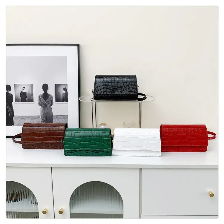 Red Croc Patchwork Shoulder Bag for Women - Image 6