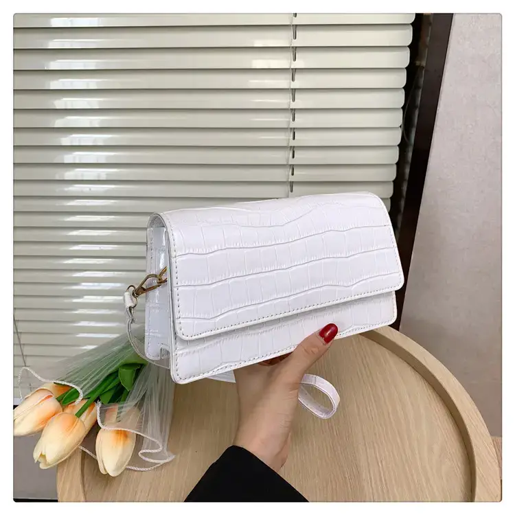 Red Croc Patchwork Shoulder Bag for Women - Image 7