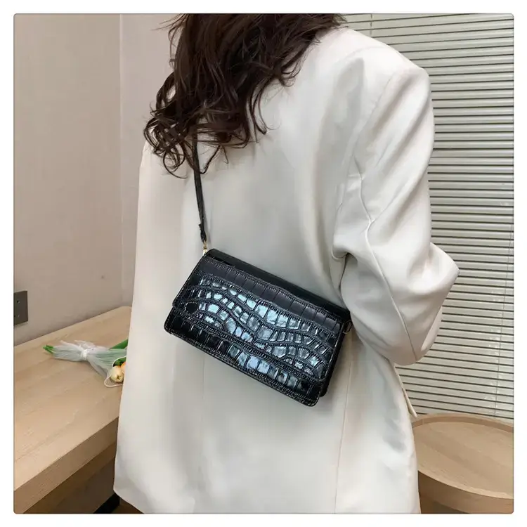 Red Croc Patchwork Shoulder Bag for Women - Image 9