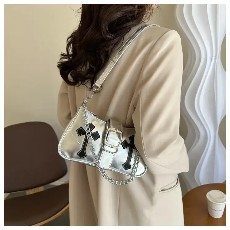 Black Cross Chain Shoulder Bag for Women Winter 2023 — feature 11