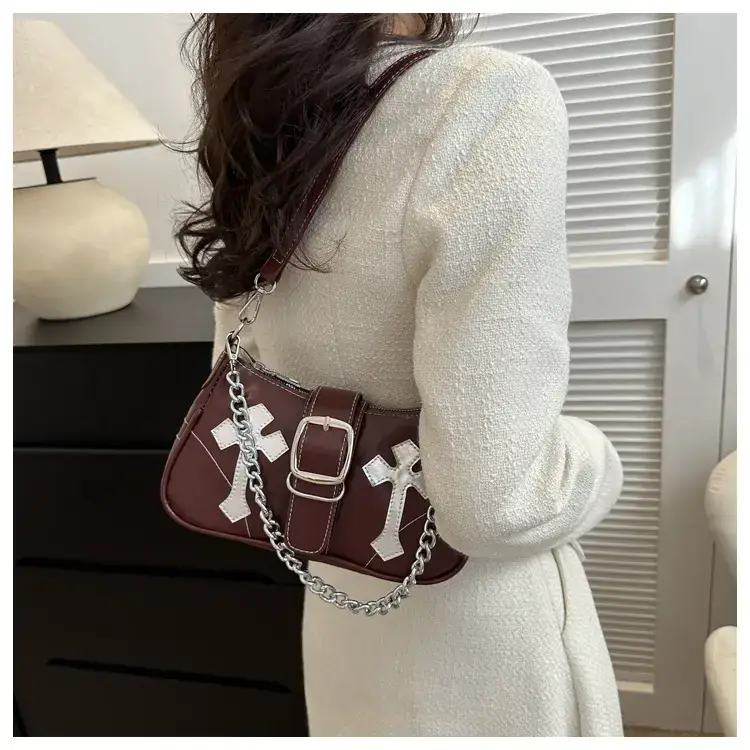 Black Cross Chain Shoulder Bag for Women Winter 2023 — feature 14