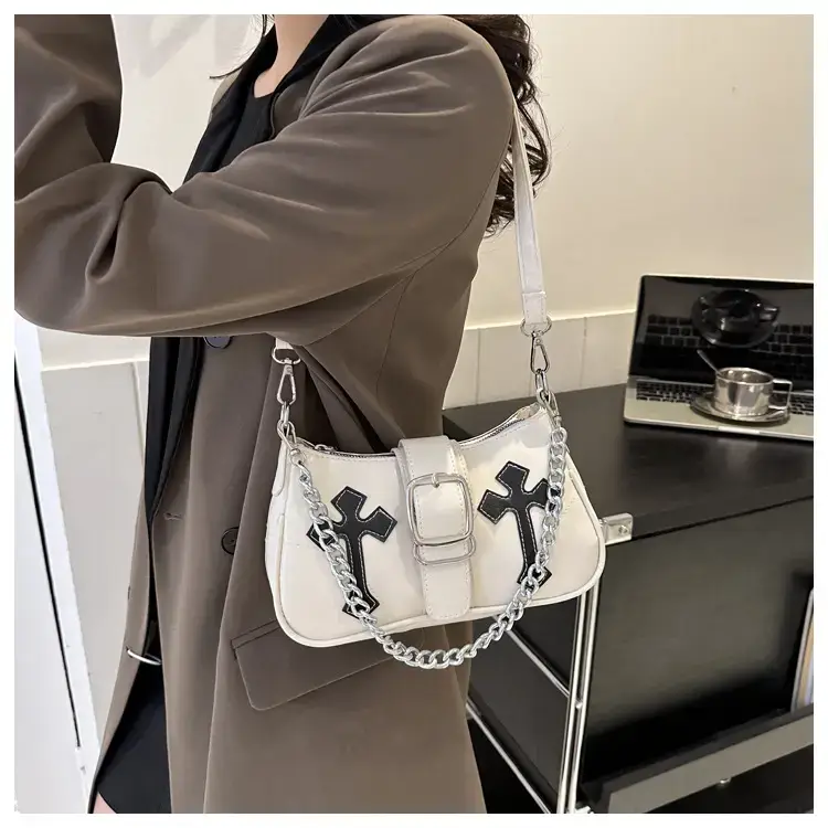 Black Cross Chain Shoulder Bag for Women Winter 2023 — feature 17