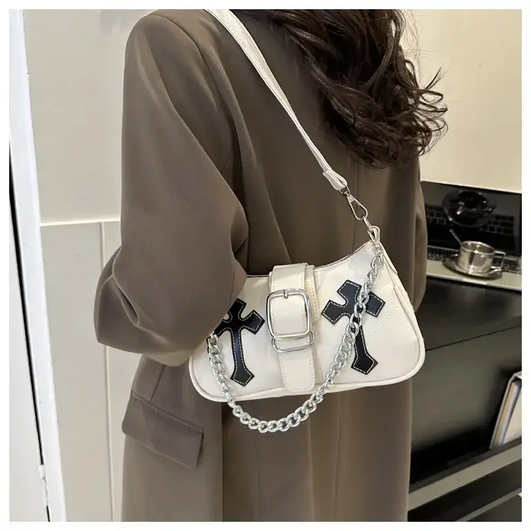 Black Cross Chain Shoulder Bag for Women Winter 2023 — feature 18