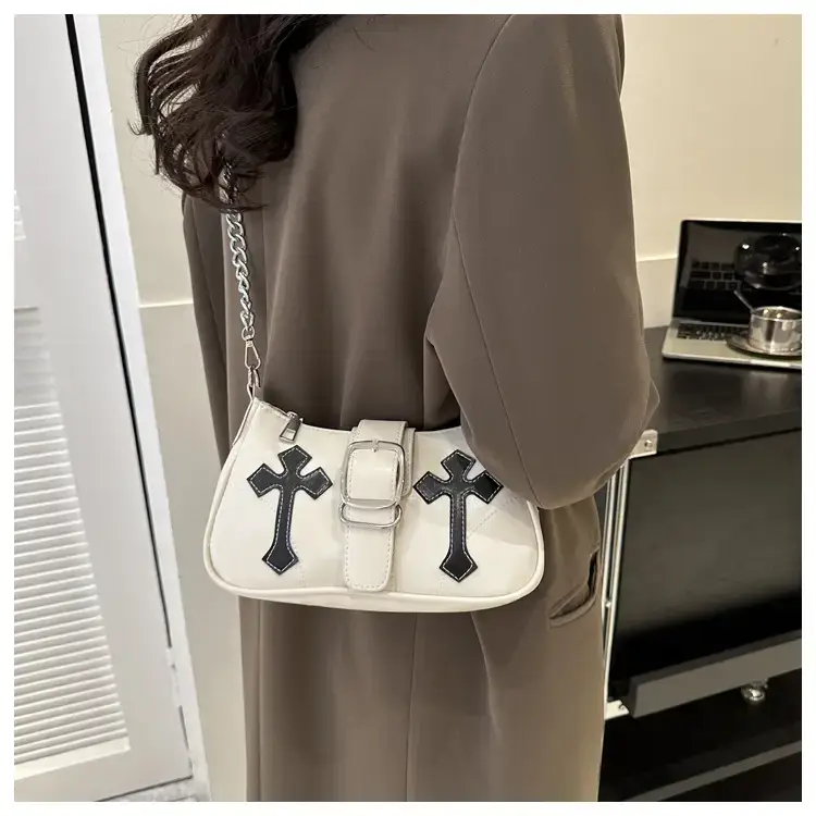 Black Cross Chain Shoulder Bag for Women Winter 2023 — feature 19