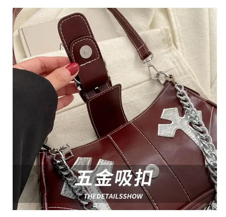 Black Cross Chain Shoulder Bag for Women Winter 2023 — feature 4