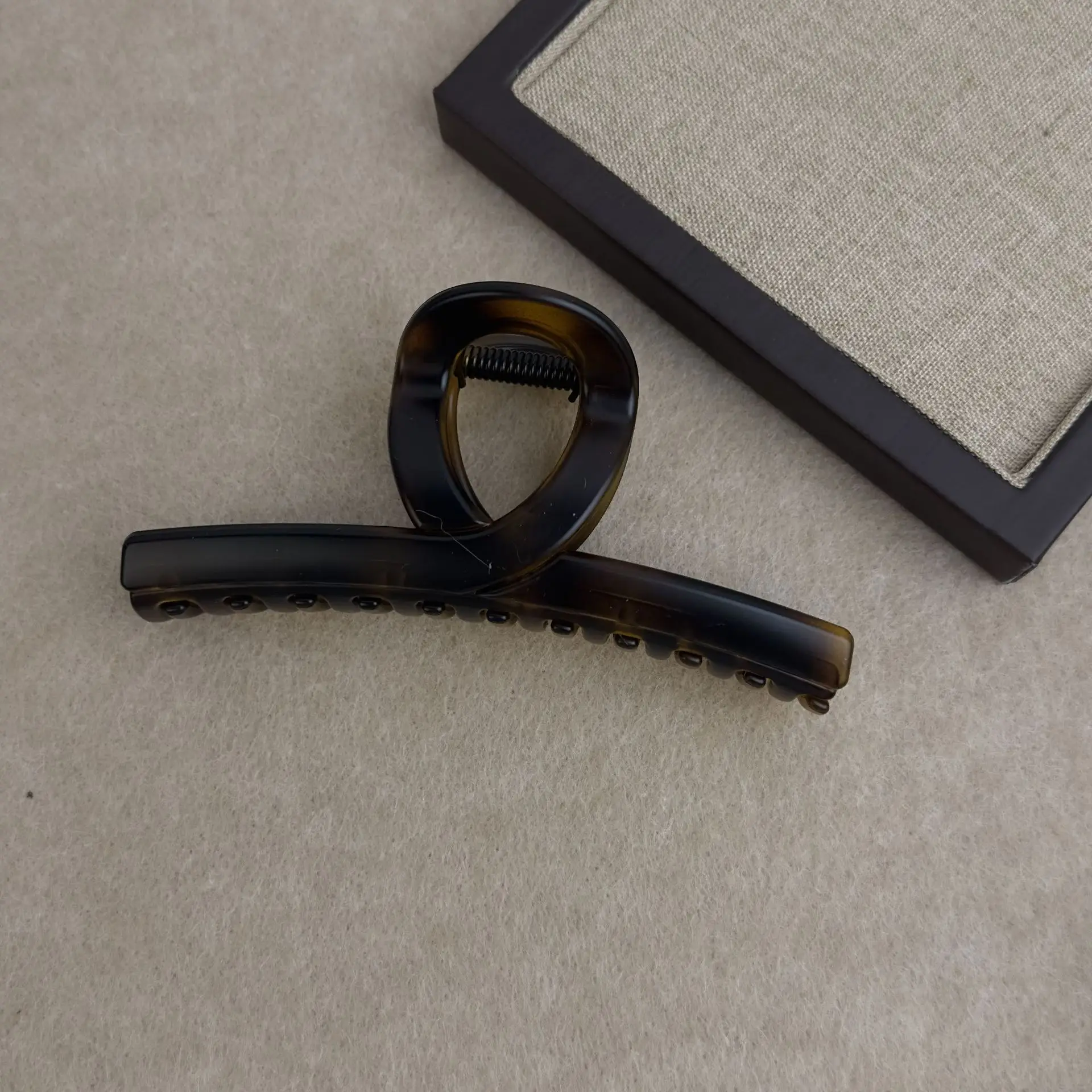 French Retro Star Clip 2023 Hair Accessory - Image 10