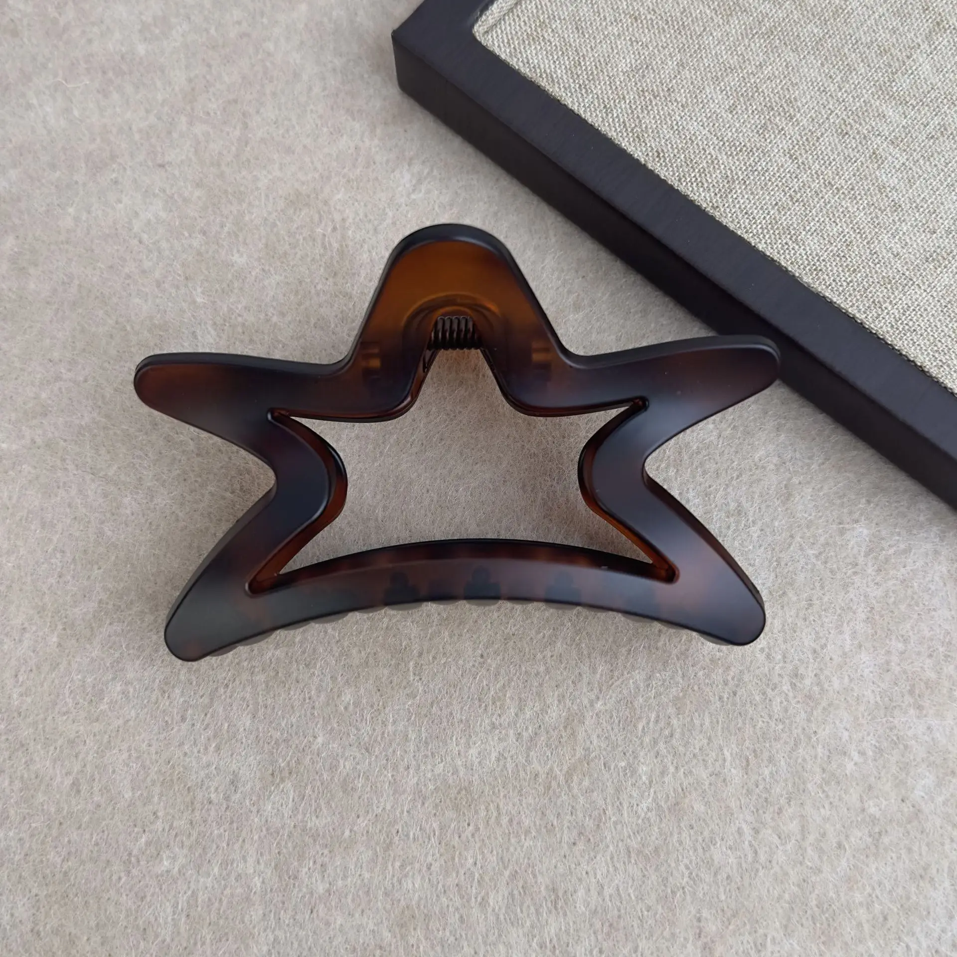 French Retro Star Clip 2023 Hair Accessory - Image 5