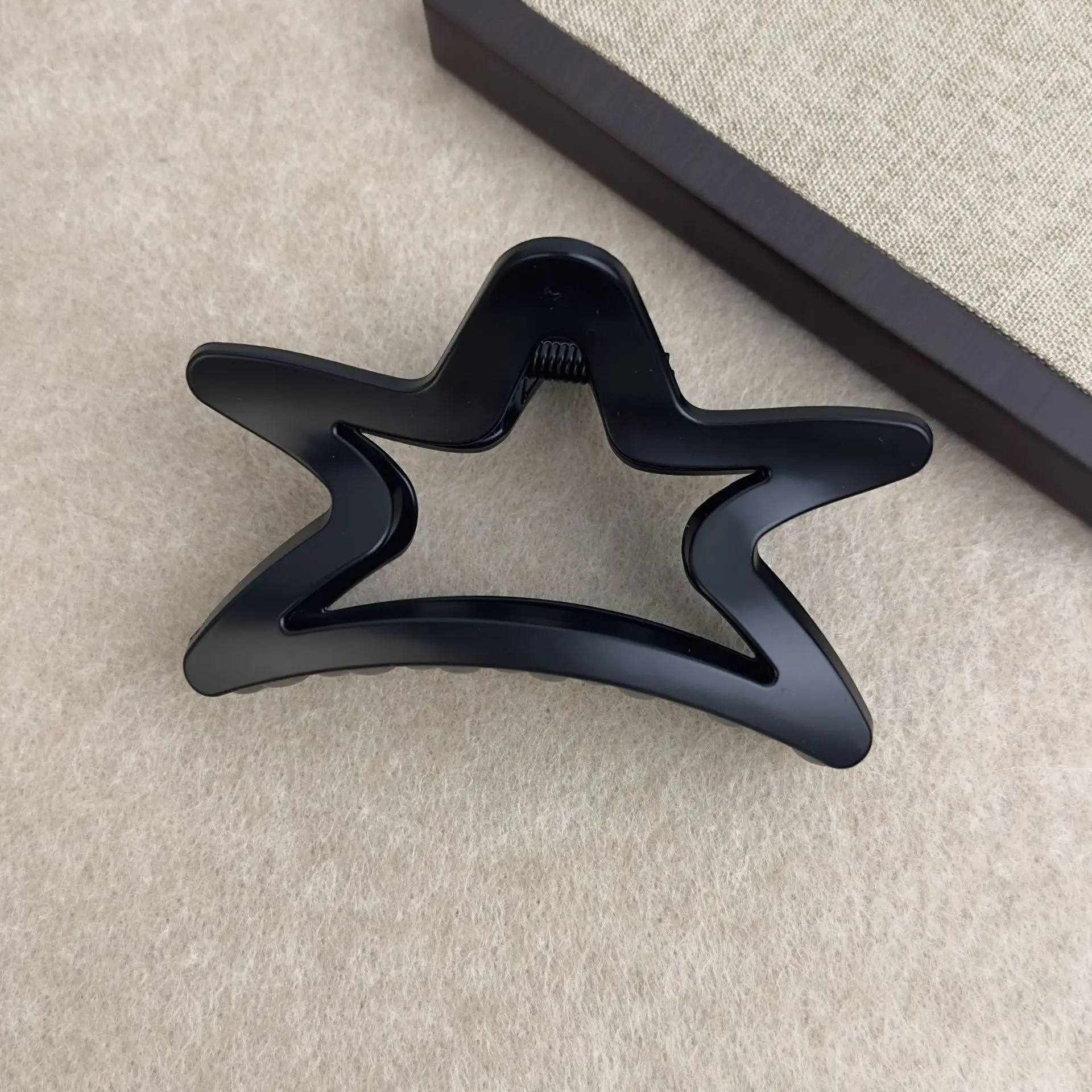 French Retro Star Clip 2023 Hair Accessory - Image 6