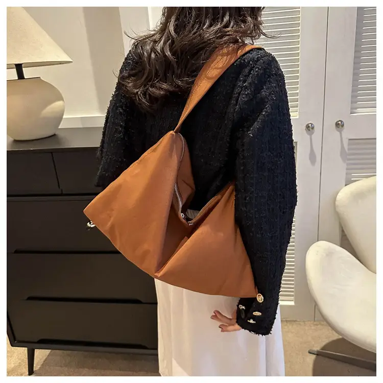 Black Nylon Shoulder Bag for Women 2024 Winter — feature 16