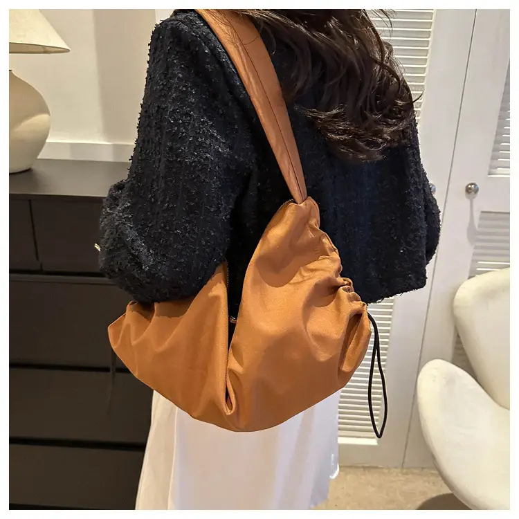 Black Nylon Shoulder Bag for Women 2024 Winter — feature 18