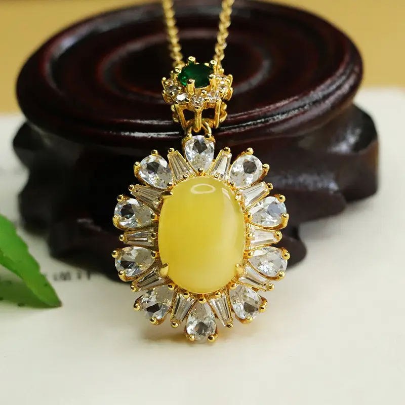 Aiyu Yellow Honey Amber Necklace Women's Gold Plated Pendant — feature 1
