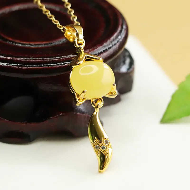 Aiyu Fox Necklace with Natural Amber Pendant — feature 5