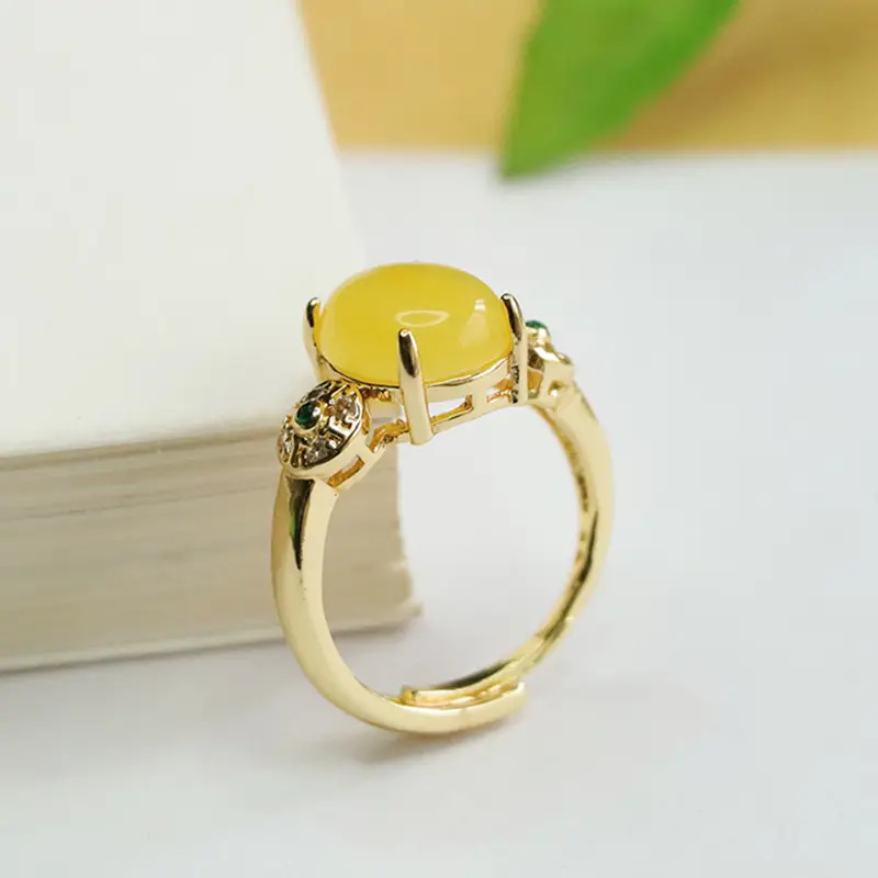 Aiyu Natural Amber Ring with Crystal Decor — feature 7