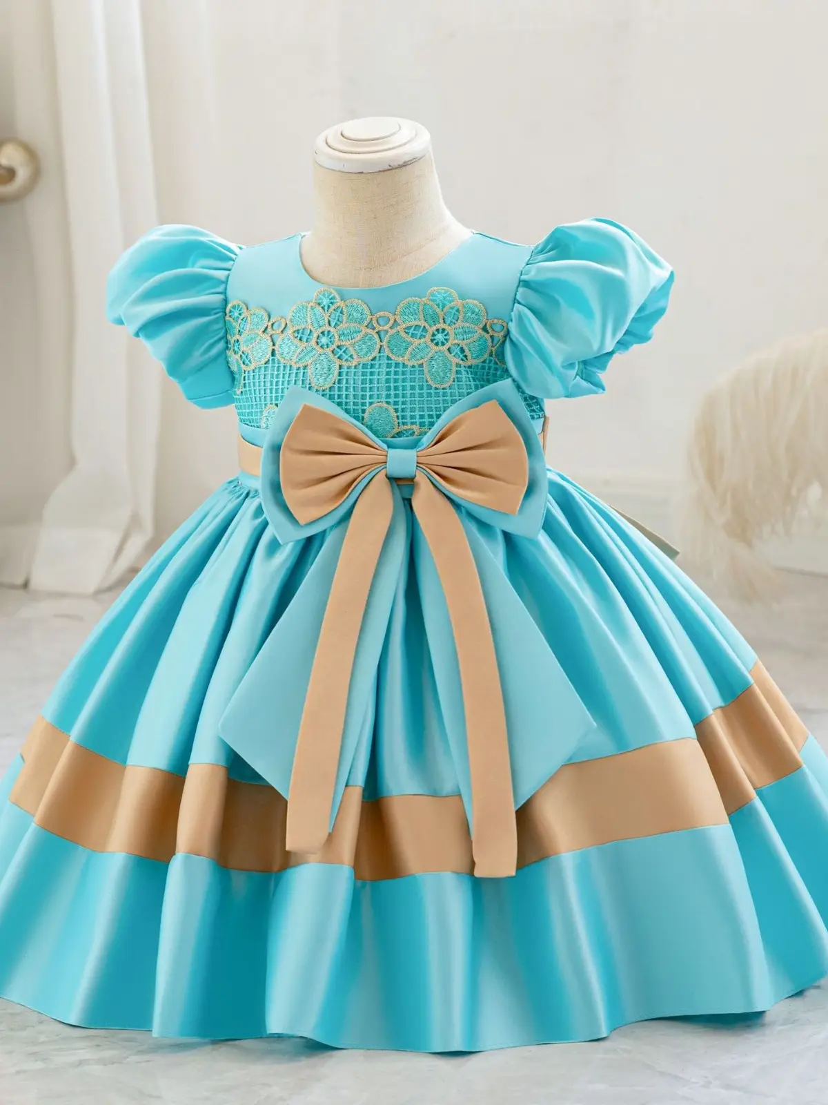 Girls' Pink Satin Bow Dress with Lace Puff Sleeves - Image 7