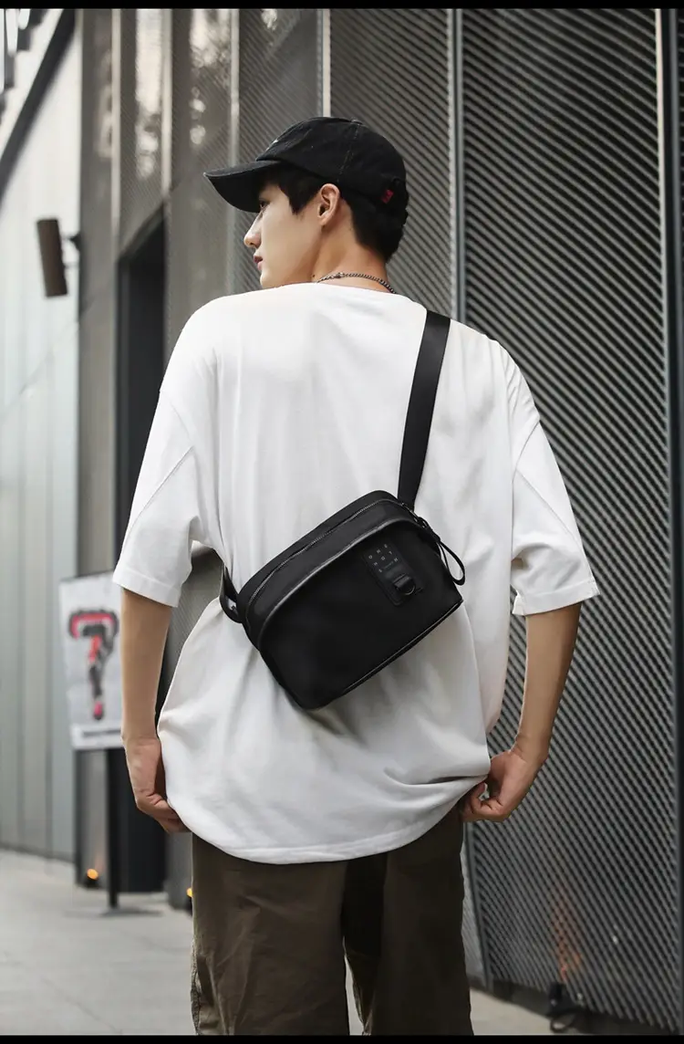 Men's Fashion Chest Bag Mobile Phone Commuter Bag — feature 11