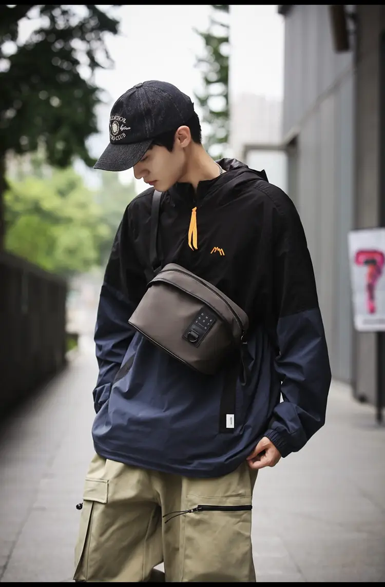 Men's Fashion Chest Bag Mobile Phone Commuter Bag — feature 22