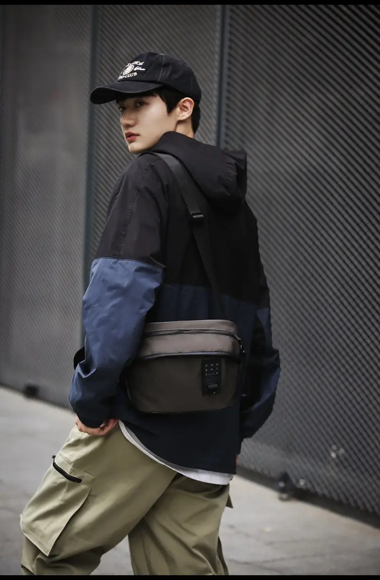 Men's Fashion Chest Bag Mobile Phone Commuter Bag — feature 24