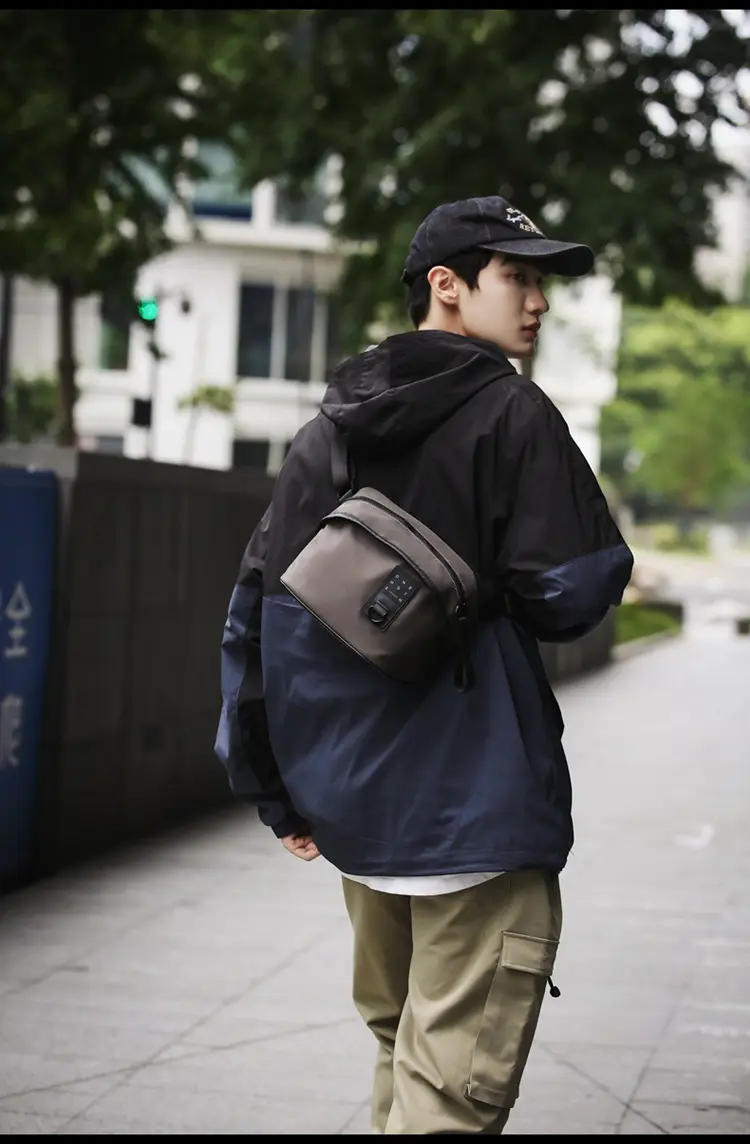 Men's Fashion Chest Bag Mobile Phone Commuter Bag — feature 25