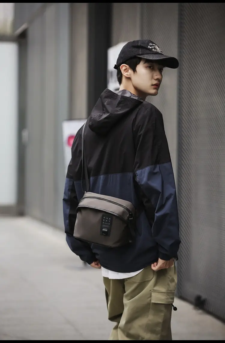 Men's Fashion Chest Bag Mobile Phone Commuter Bag — feature 27