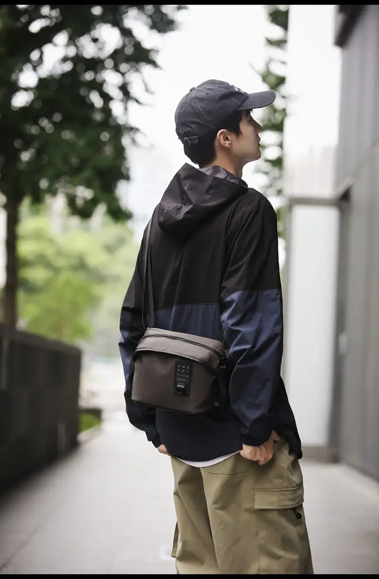 Men's Fashion Chest Bag Mobile Phone Commuter Bag — feature 28