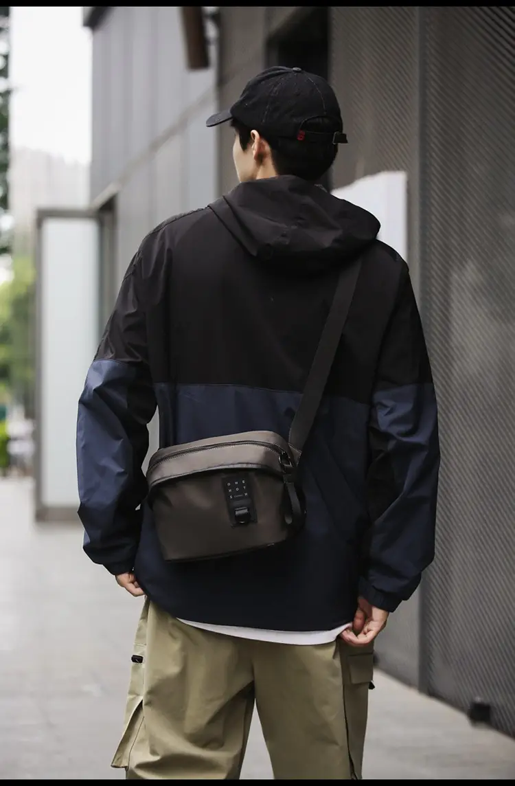 Men's Fashion Chest Bag Mobile Phone Commuter Bag — feature 29