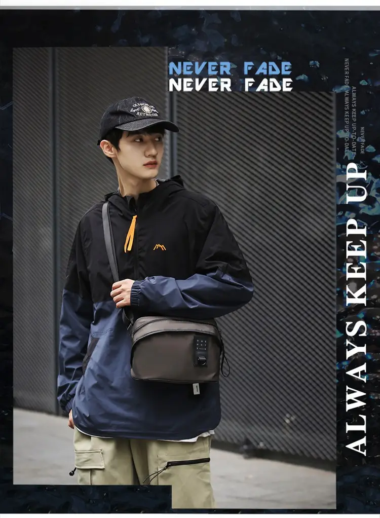 Men's Fashion Chest Bag Mobile Phone Commuter Bag — feature 3