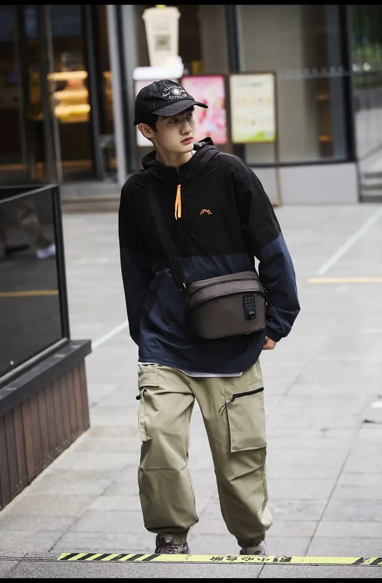 Men's Fashion Chest Bag Mobile Phone Commuter Bag — feature 30