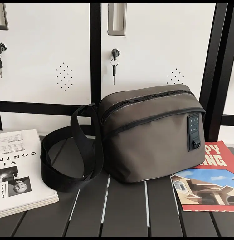 Men's Fashion Chest Bag Mobile Phone Commuter Bag — feature 33