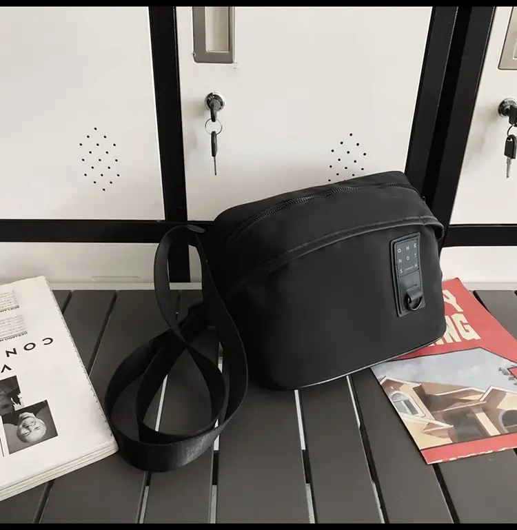 Men's Fashion Chest Bag Mobile Phone Commuter Bag — feature 35