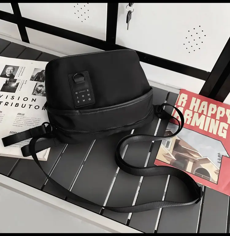 Men's Fashion Chest Bag Mobile Phone Commuter Bag — feature 40