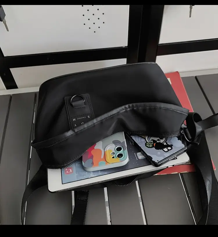 Men's Fashion Chest Bag Mobile Phone Commuter Bag — feature 44