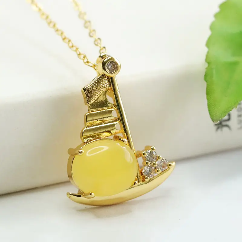 Aiyu Natural Amber Pendant Necklace with Honey Wax Design