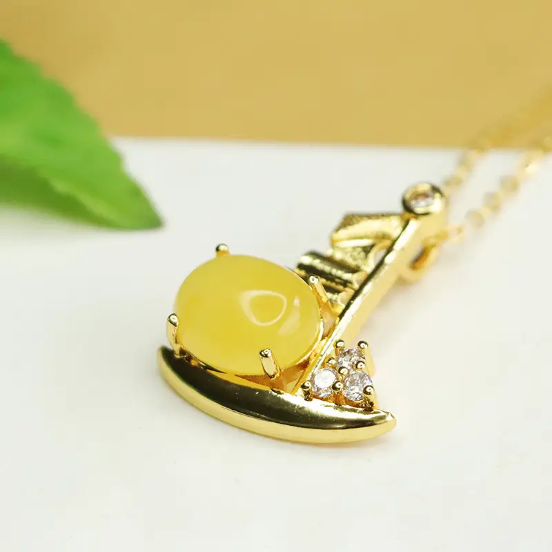 Aiyu Natural Amber Pendant Necklace with Honey Wax Design