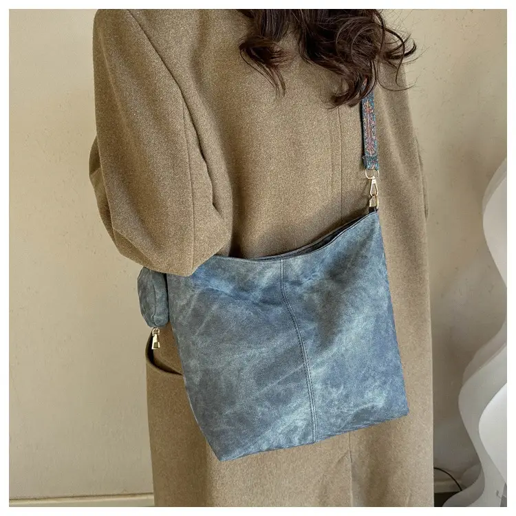 Women's 2023 Winter Retro Shoulder Bag with Embroidered Strap — feature 13