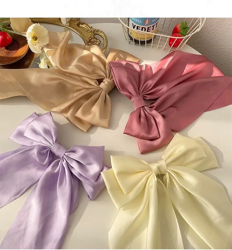 Black Retro Bow Hairpin for Back of Head Clip — feature 1