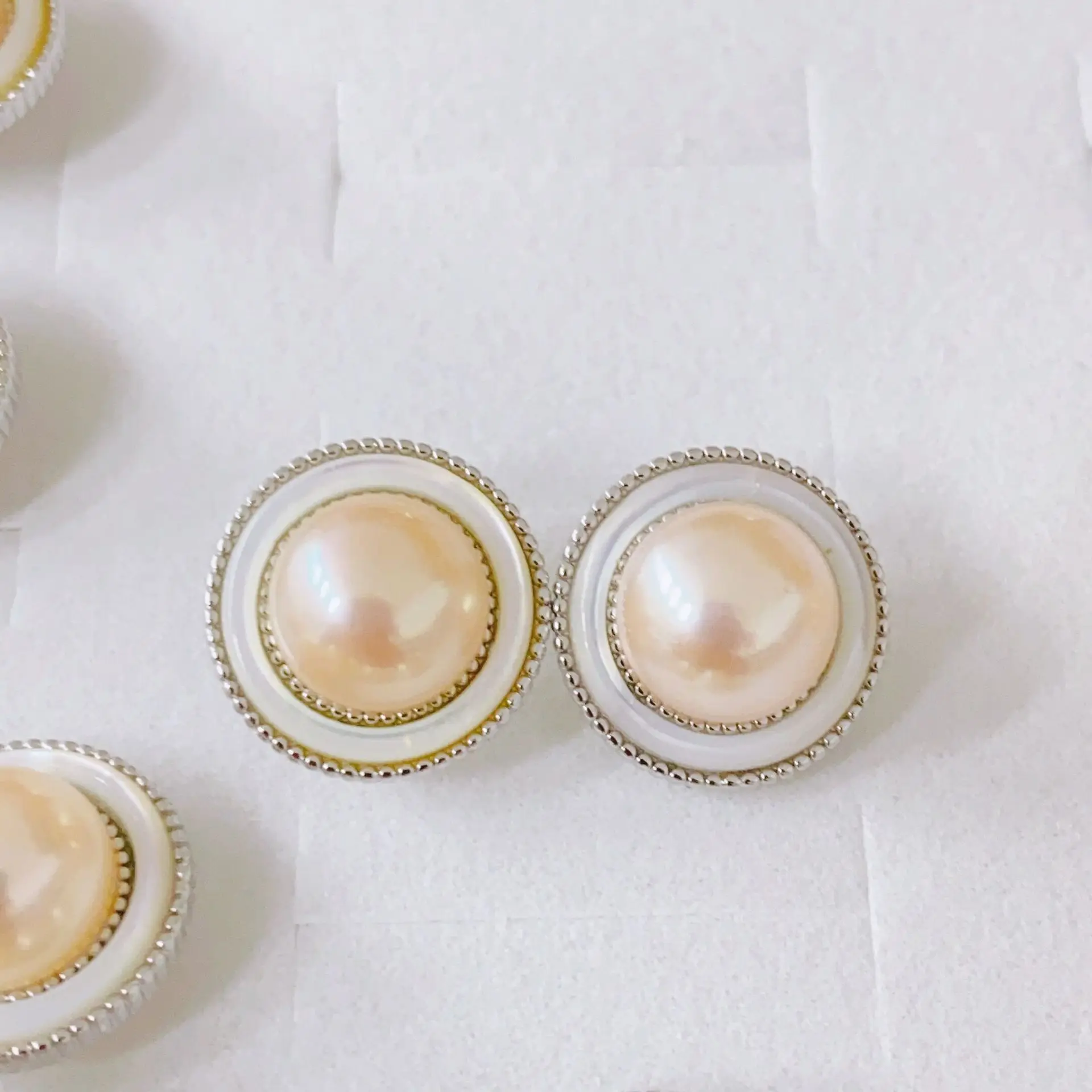 Natural Pearl Earrings 9-10MM Retro Socialite Style - Image 4