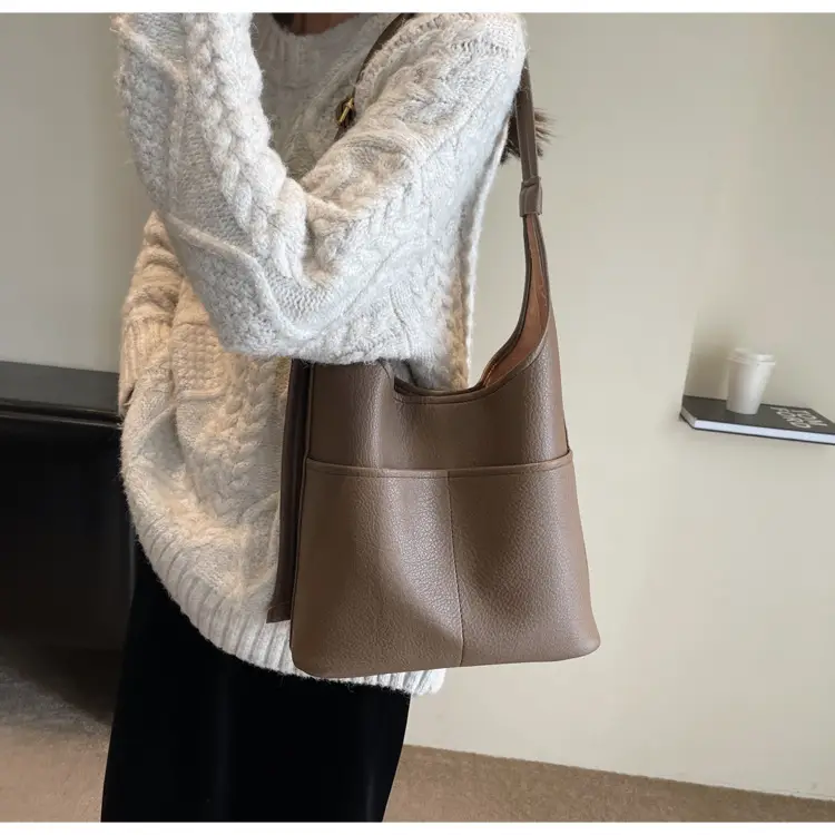 Black Leather Shoulder Bag for Women Large Capacity — feature 19