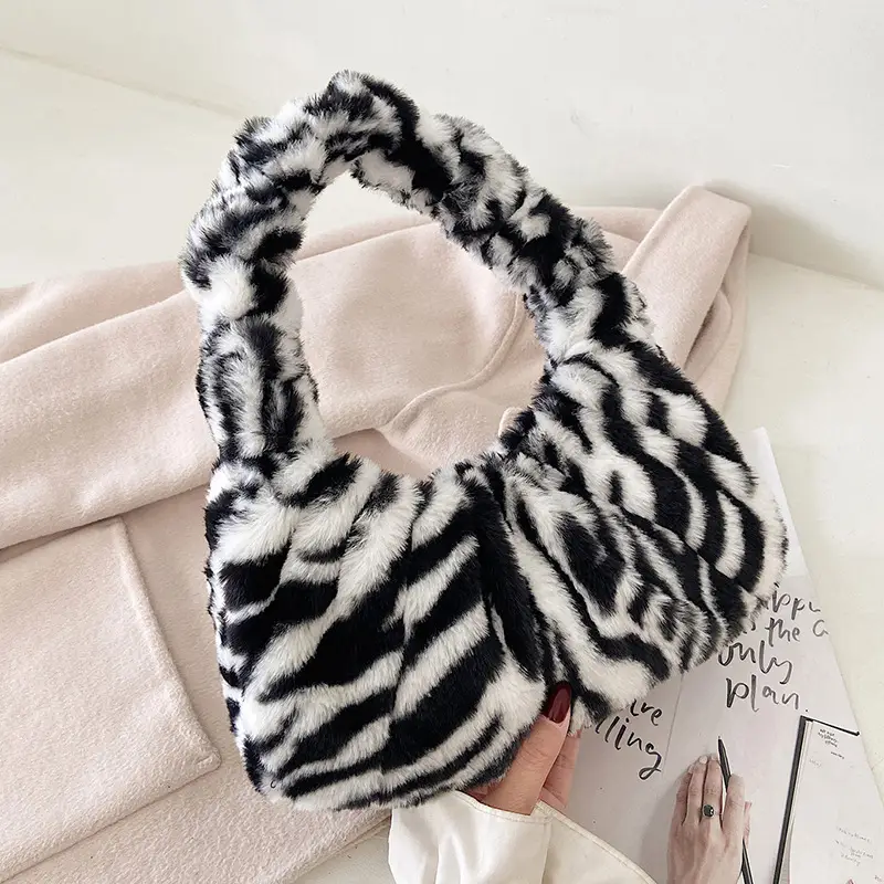 Women's Plush Heart Pattern Shoulder Bag 2025 - Image 2