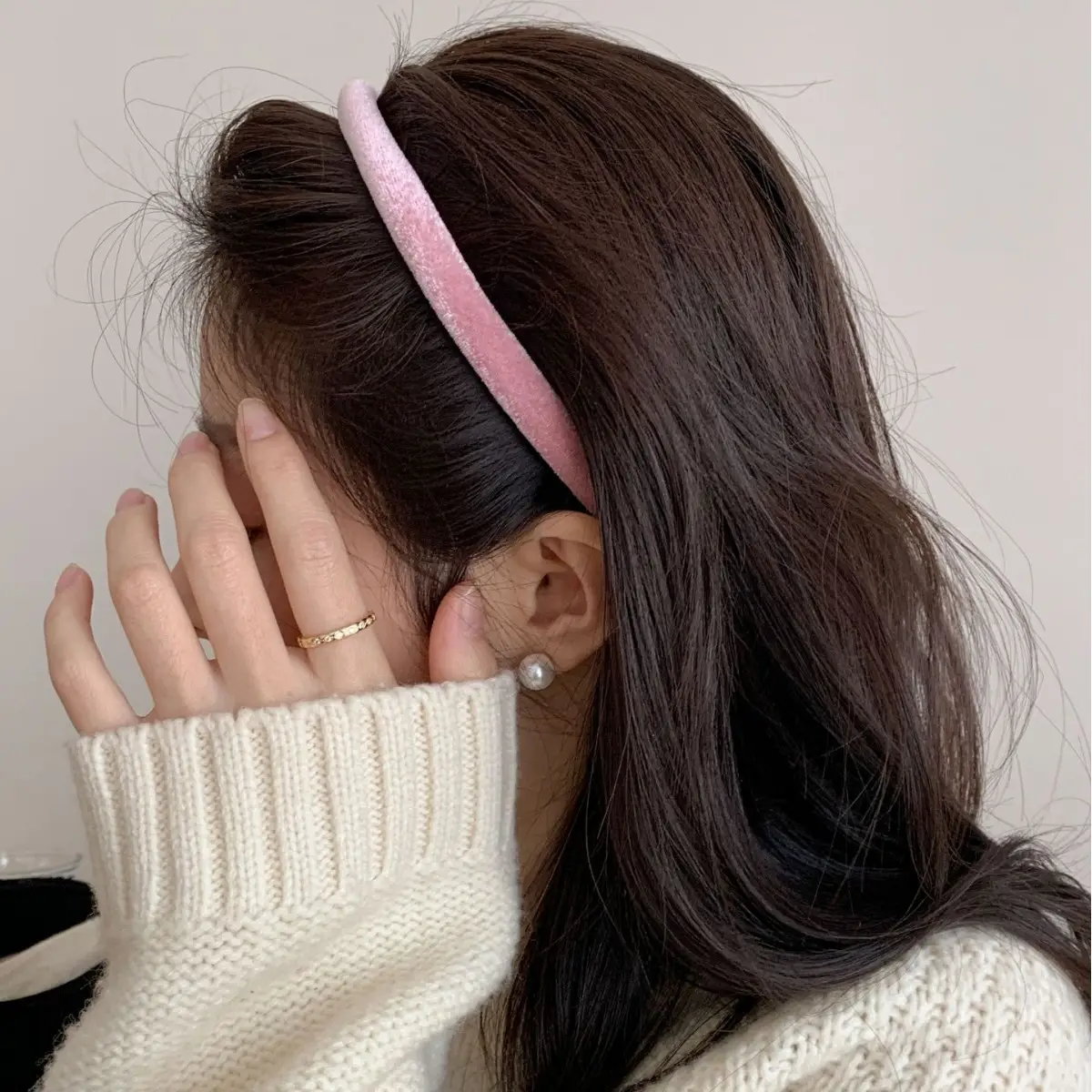 White Velvet Geometric Headband with Gold Ends - Image 9