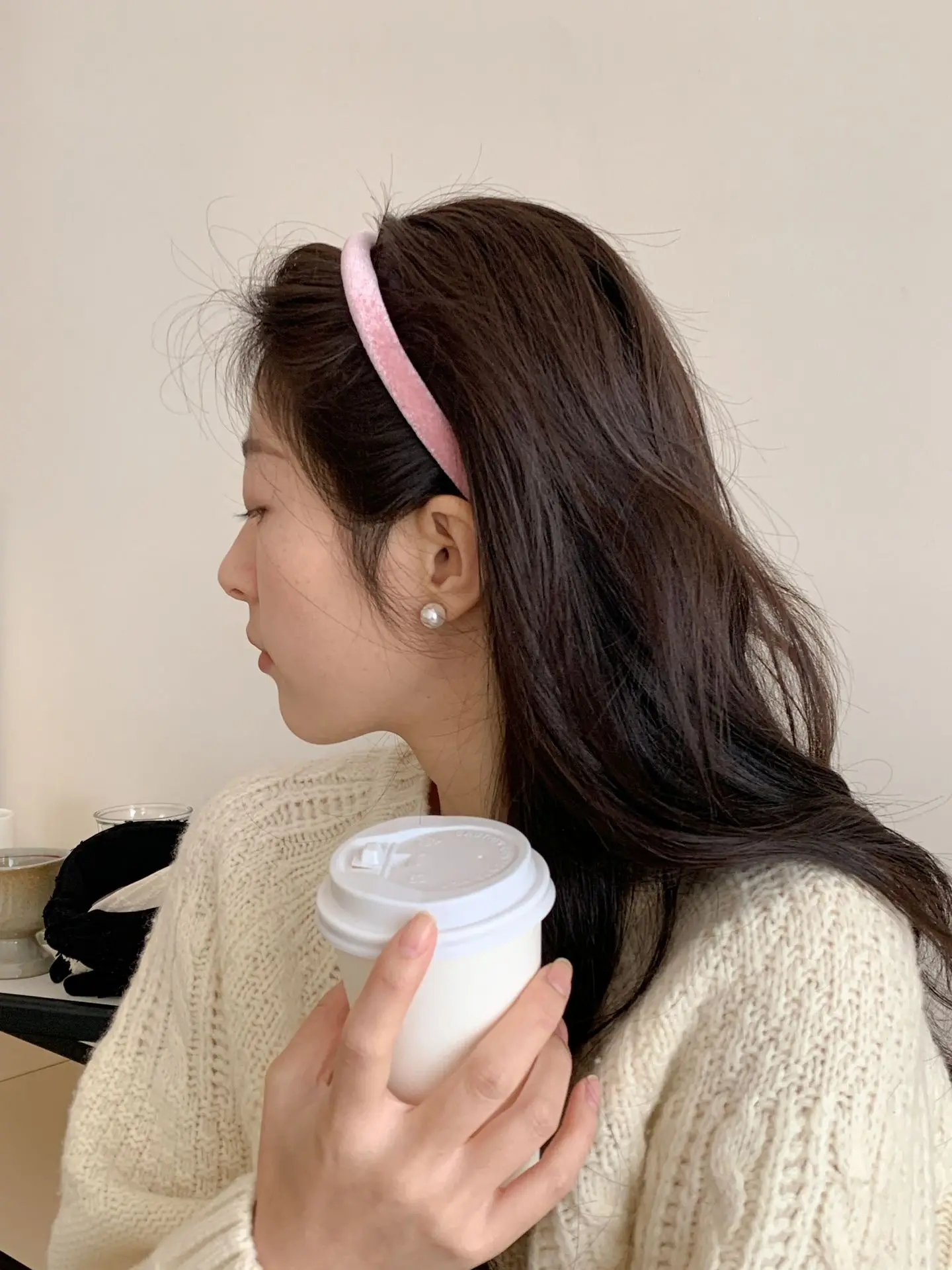 White Velvet Geometric Headband with Gold Ends — feature 18
