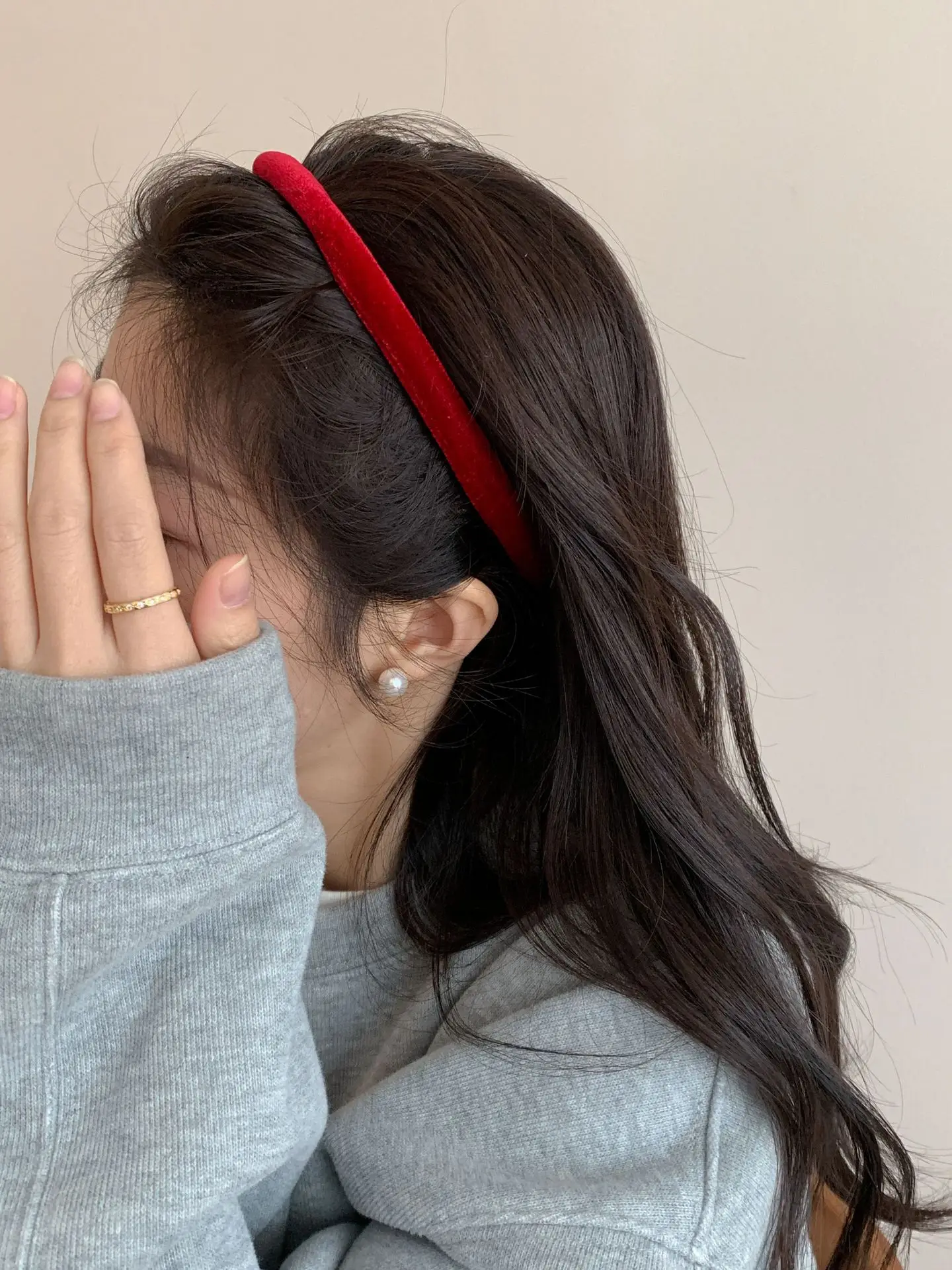 White Velvet Geometric Headband with Gold Ends — feature 9