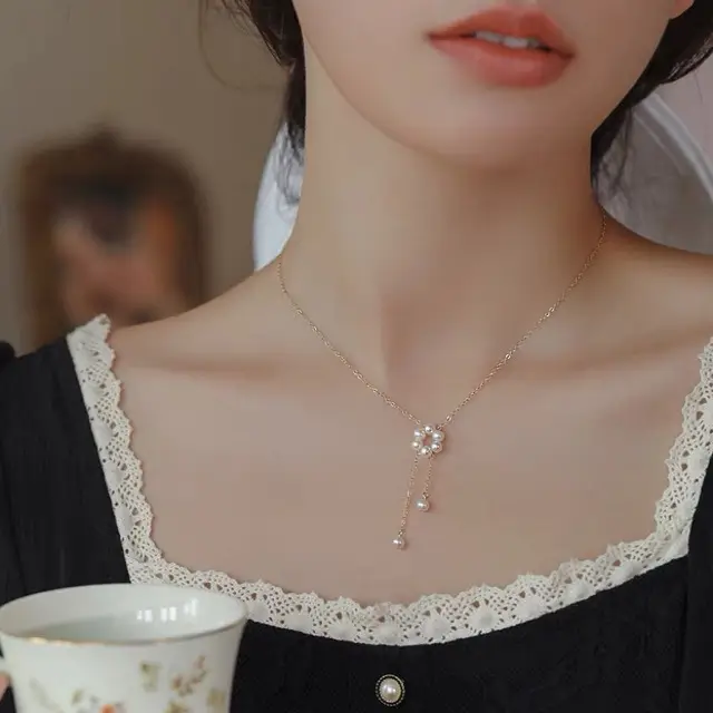 Natural Freshwater Pearl Pendant Necklace for Women