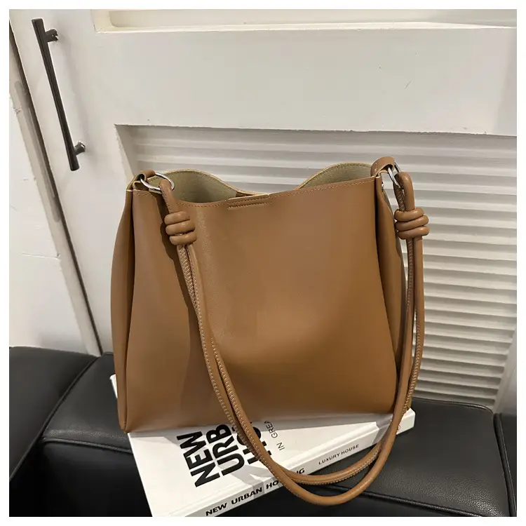 Black Retro Shoulder Bag with Knot Handle 2023 — feature 20